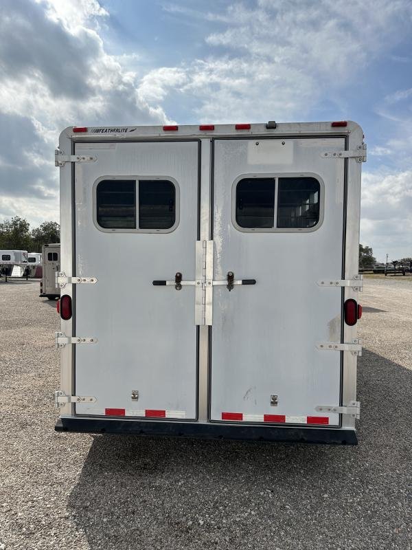 2000 Featherlite 3H GN with Dressing Room Horse Trailer - Image 8