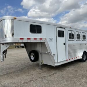 2000-featherlite-3h-gn-with-dressing-room-horse-trailer