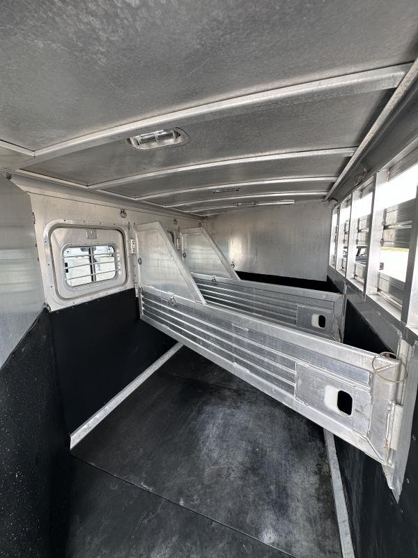 2000 Featherlite 3H GN with Dressing Room Horse Trailer - Image 5