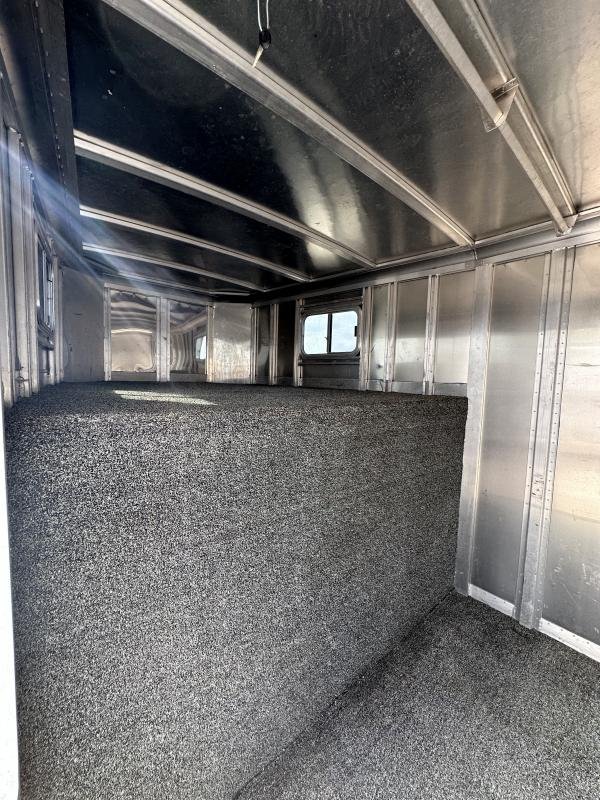 2000 Featherlite 3H GN with Dressing Room Horse Trailer - Image 10