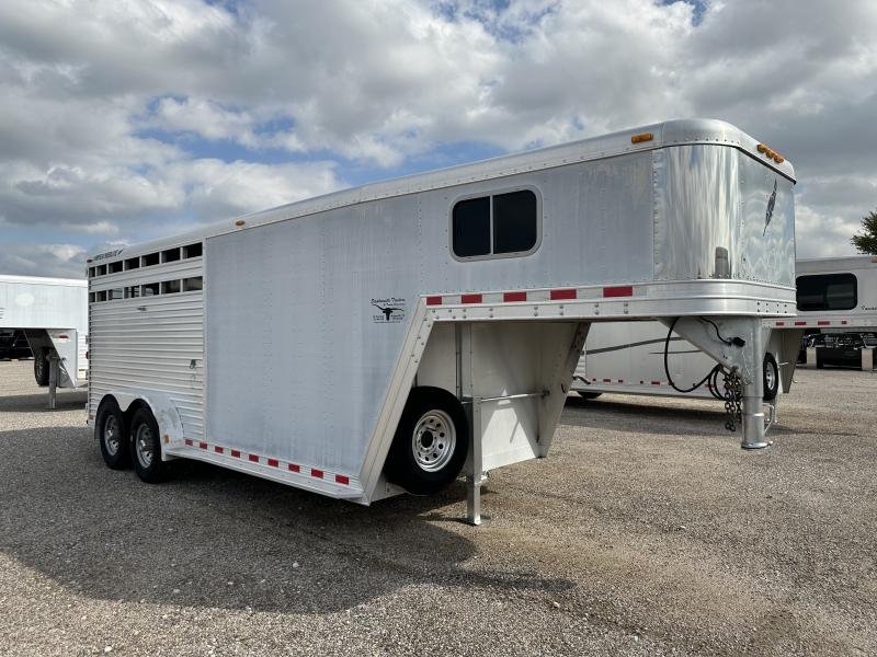 2000 Featherlite 3H GN with Dressing Room Horse Trailer - Image 3