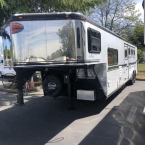 2003-sundowner-trailers-lq-4h-8010-sierra-horse-trailer