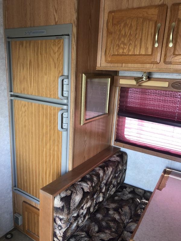 2003 Sundowner Trailers LQ 4H 8010 SIERRA Horse Trailer - Image 16