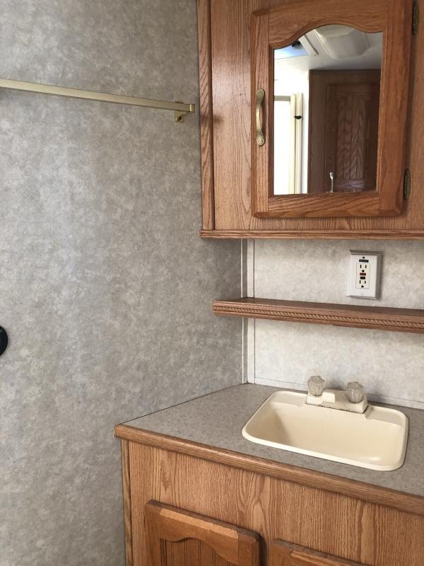 2003 Sundowner Trailers LQ 4H 8010 SIERRA Horse Trailer - Image 13