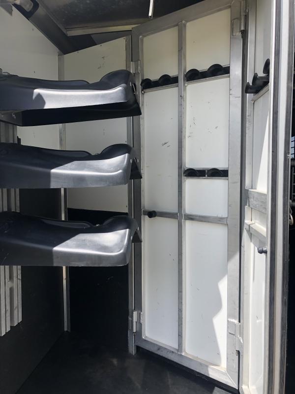 2003 Sundowner Trailers LQ 4H 8010 SIERRA Horse Trailer - Image 9