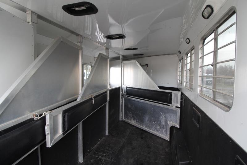 2008 Lakota 8415 w/Slide out 4 Horse Trailer - Image 25