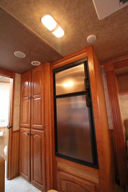 2008 Lakota 8415 w/Slide out 4 Horse Trailer - Image 15