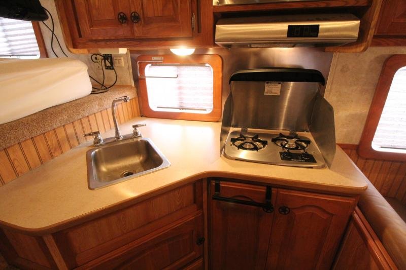 2008 Lakota 8415 w/Slide out 4 Horse Trailer - Image 13