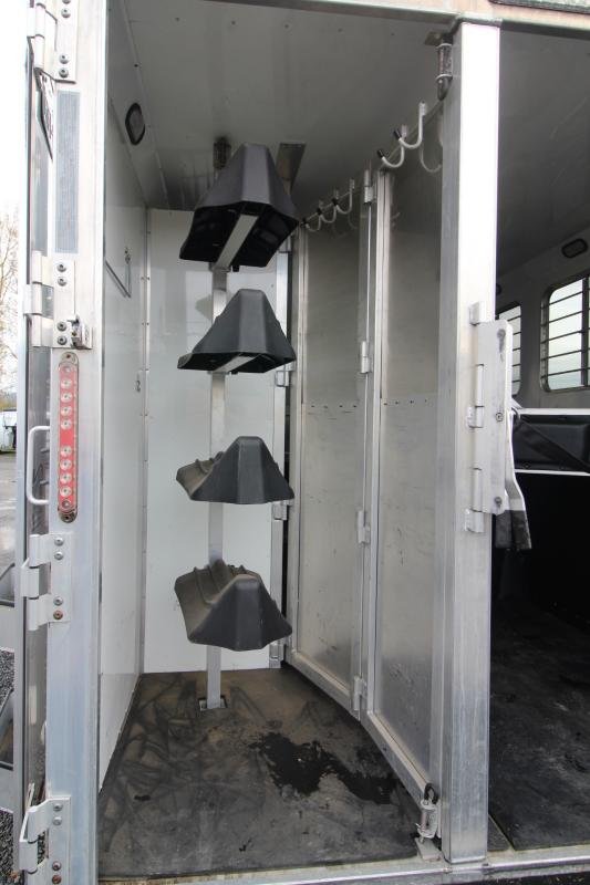 2008 Lakota 8415 w/Slide out 4 Horse Trailer - Image 22