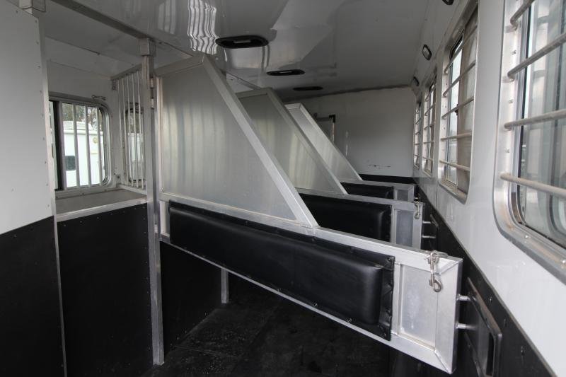 2008 Lakota 8415 w/Slide out 4 Horse Trailer - Image 23