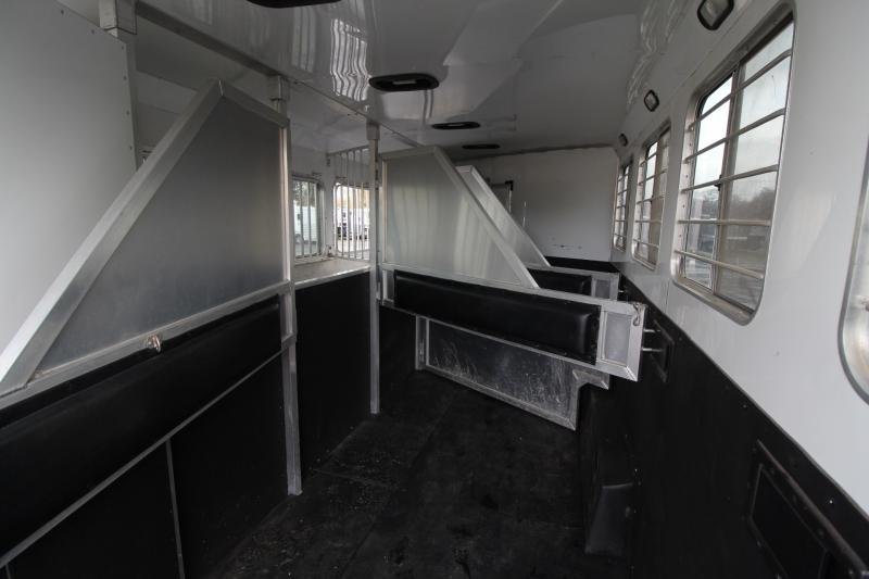 2008 Lakota 8415 w/Slide out 4 Horse Trailer - Image 24