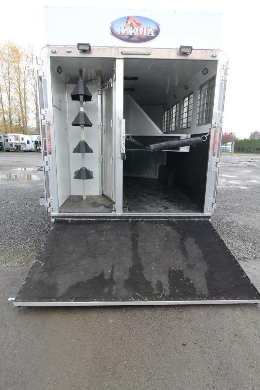 2008 Lakota 8415 w/Slide out 4 Horse Trailer - Image 21