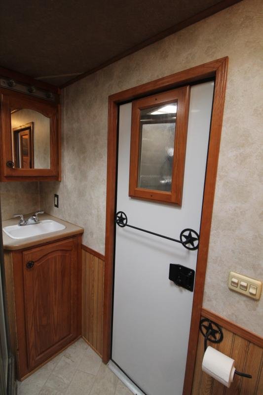 2008 Lakota 8415 w/Slide out 4 Horse Trailer - Image 17