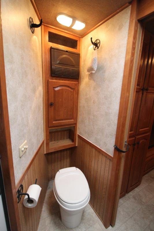 2008 Lakota 8415 w/Slide out 4 Horse Trailer - Image 18