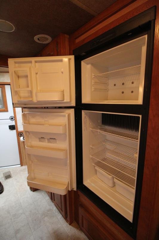 2008 Lakota 8415 w/Slide out 4 Horse Trailer - Image 16