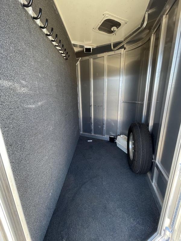 2016 Hart Ultimate 4H Bumper Pull - Image 6