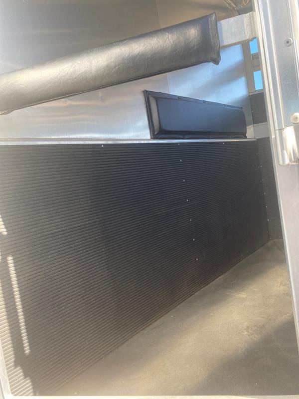 2021 Elite Trailers Slant Load 5 Horse Slant Load - Image 17
