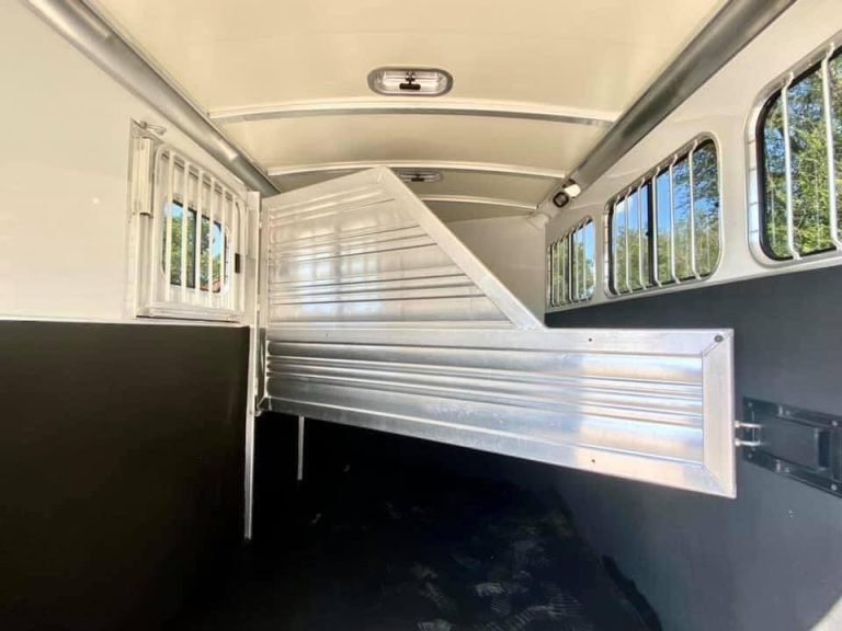 2011 Cimarron 3 Horse Bumper Pull - Image 12