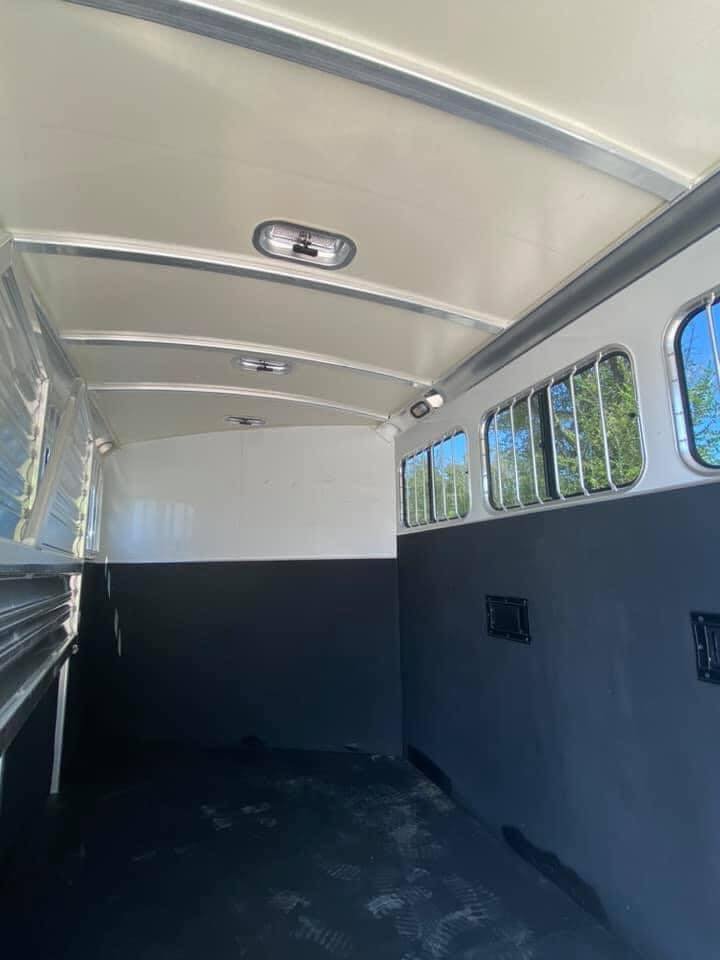 2011 Cimarron 3 Horse Bumper Pull - Image 8