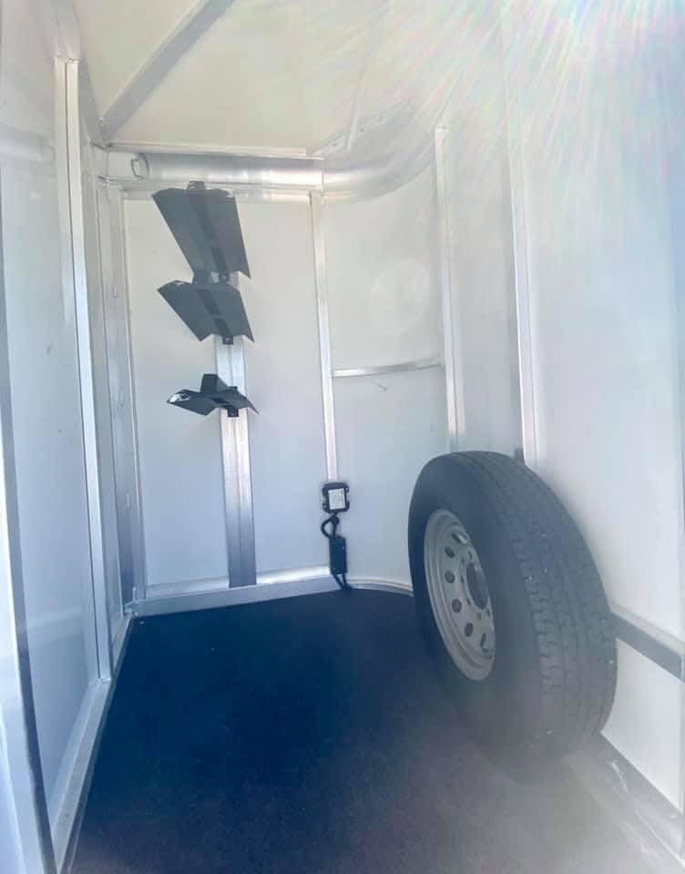 2011 Cimarron 3 Horse Bumper Pull - Image 3