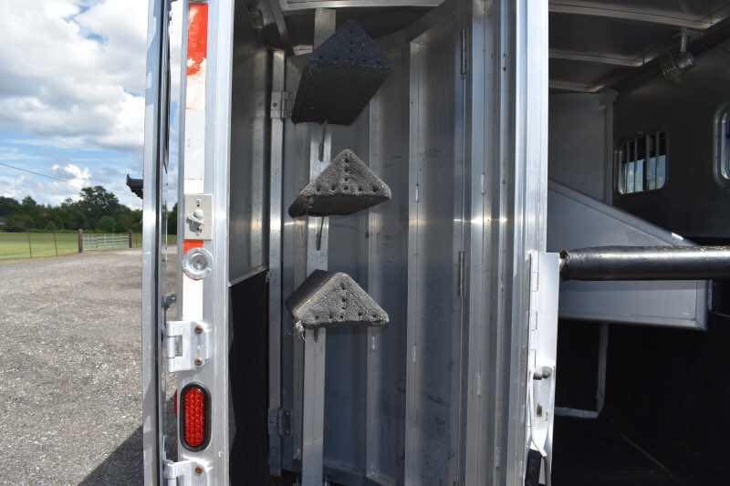 2002 Exiss SS20 2 Horse Trailer - Image 9