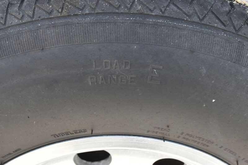 2002 Kiefer Built 2 Horse Bumper Pull - Image 12