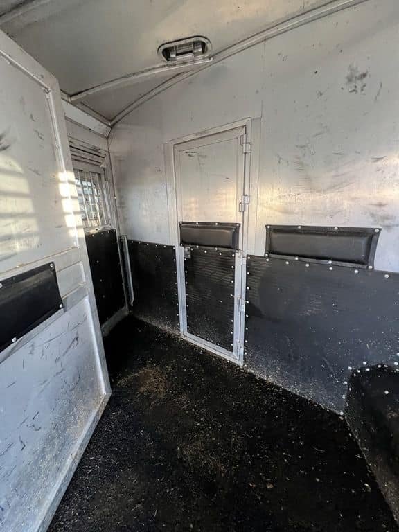 2007 Platinum Coach 8310 LQ 3 Horse - Image 13