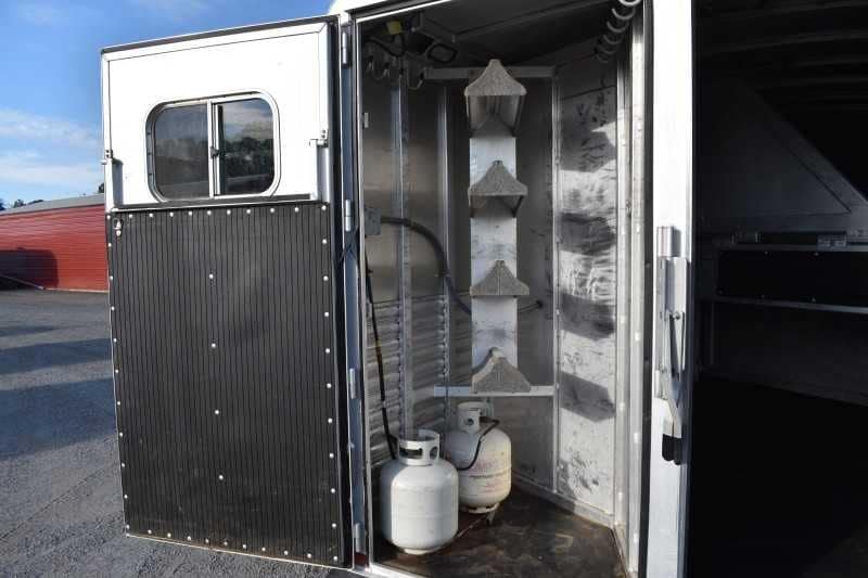 2006 Platinum 8410LQ 4 Horse Trailer with 9' Short Wall - Image 21
