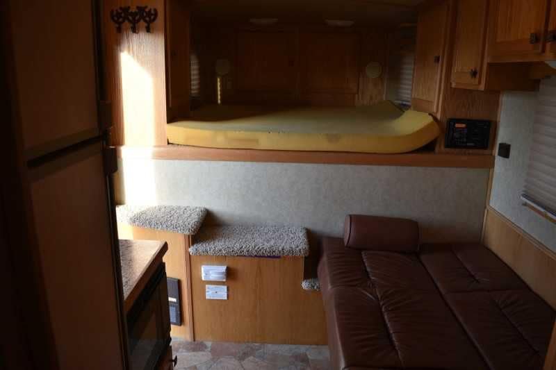 2006 Platinum 8410LQ 4 Horse Trailer with 9' Short Wall - Image 18