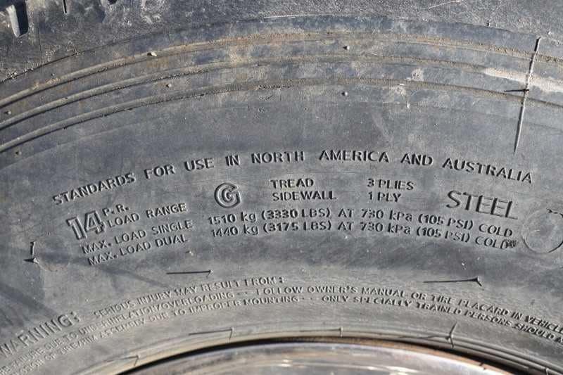 2006 Platinum 8410LQ 4 Horse Trailer with 9' Short Wall - Image 30