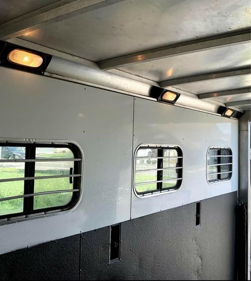 1999 Sundowner 3 Horse Trailer - Image 15