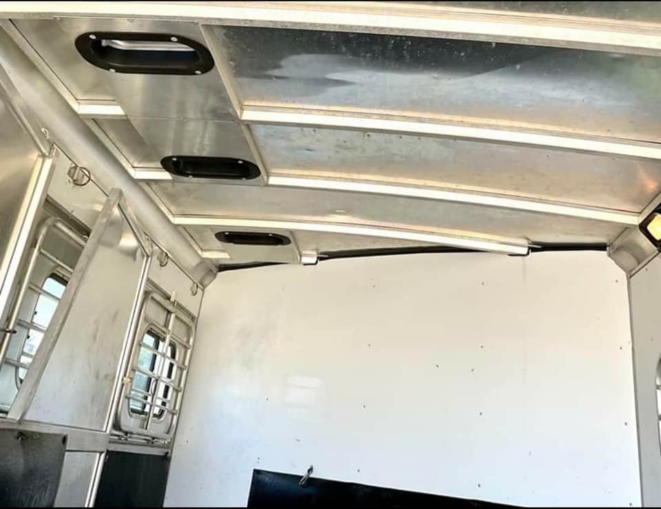 1999 Sundowner 3 Horse Trailer - Image 16