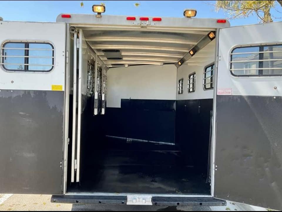 1999 Sundowner 3 Horse Trailer - Image 14