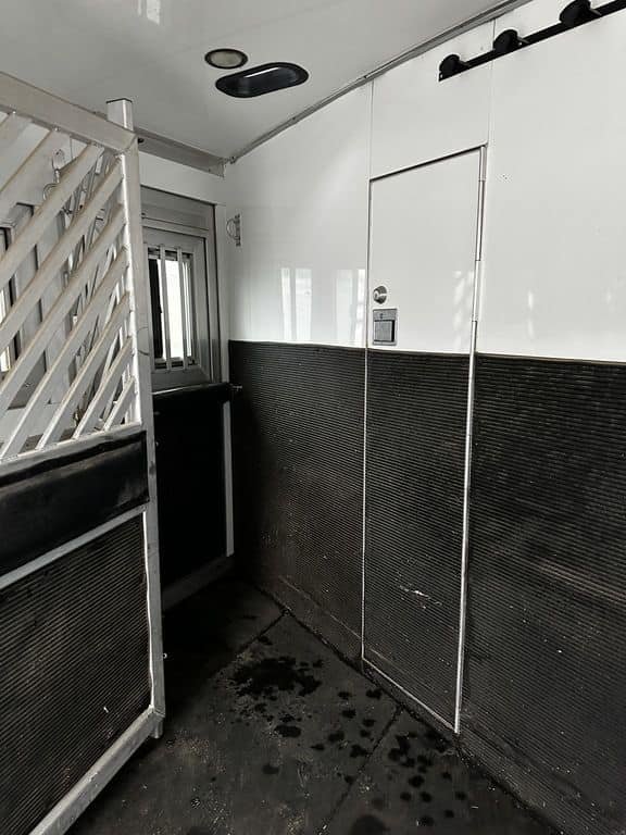 2009 Bloomer Trailers Evolution 10th Anniversary Edition 3-H 11' LQ - Image 23