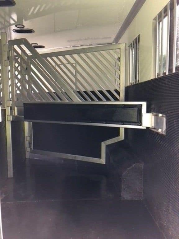 2009 Bloomer Trailers Evolution 10th Anniversary Edition 3-H 11' LQ - Image 24