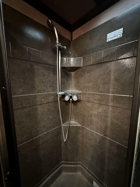 2009 Bloomer Trailers Evolution 10th Anniversary Edition 3-H 11' LQ - Image 19