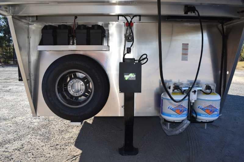 2022 Lakota Charger LQ 2 Horse Trailer with 9' Short Wall - Image 5