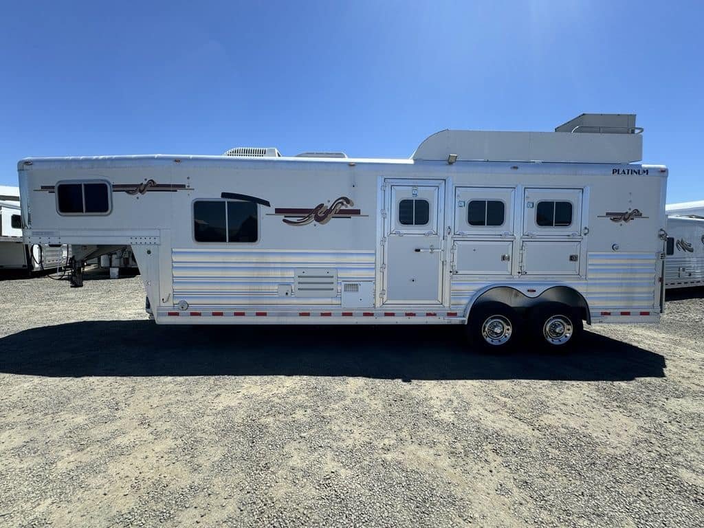 2007 Platinum Coach 8310 LQ 3 Horse - Image 2