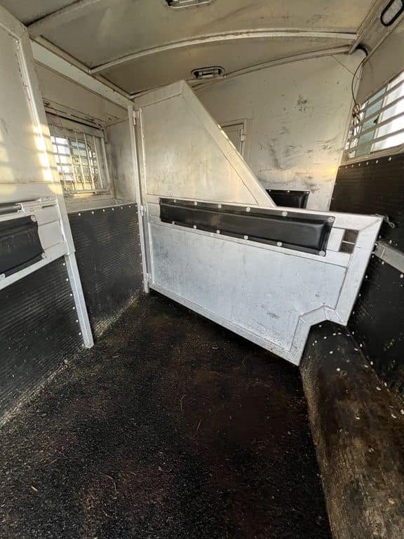 2007 Platinum Coach 8310 LQ 3 Horse - Image 15