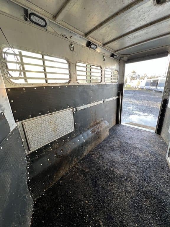 2007 Platinum Coach 8310 LQ 3 Horse - Image 14