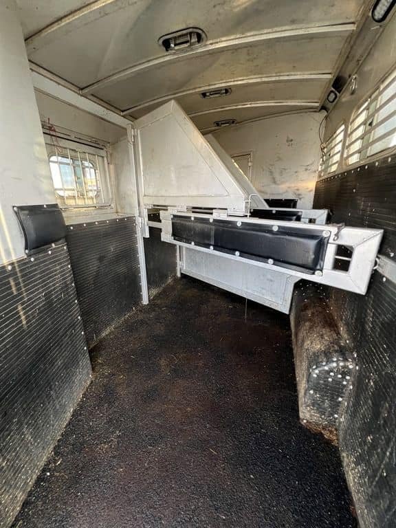 2007 Platinum Coach 8310 LQ 3 Horse - Image 16