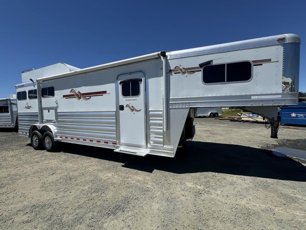 2007 Platinum Coach 8310 LQ 3 Horse - Image 5