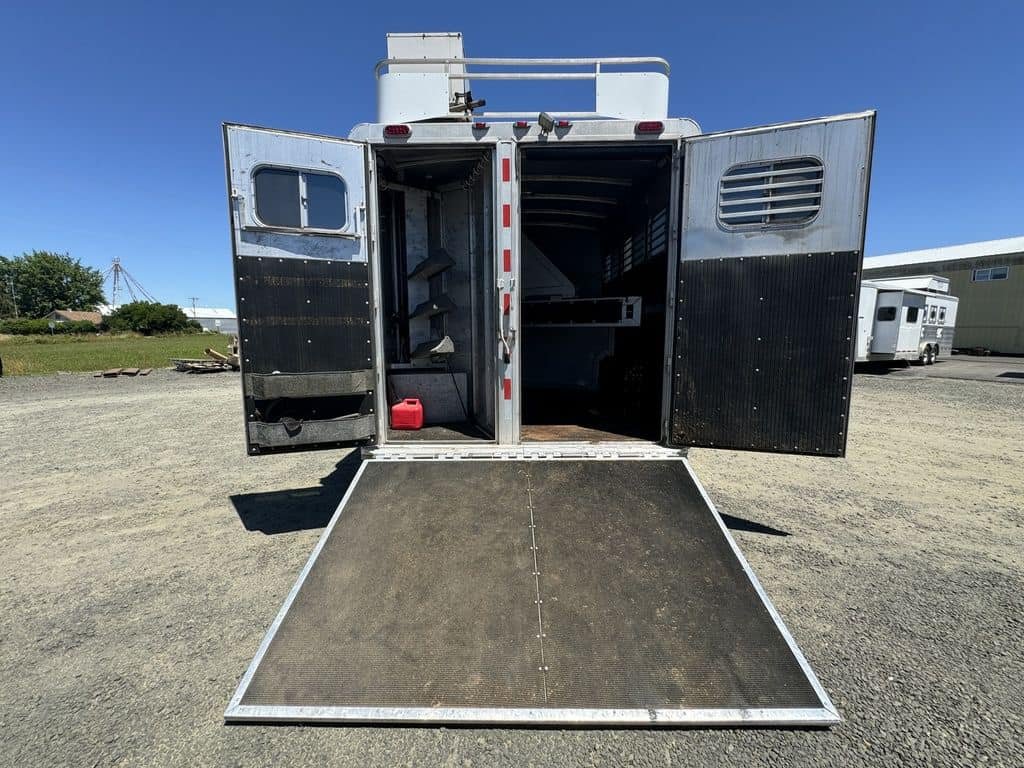 2007 Platinum Coach 8310 LQ 3 Horse - Image 10