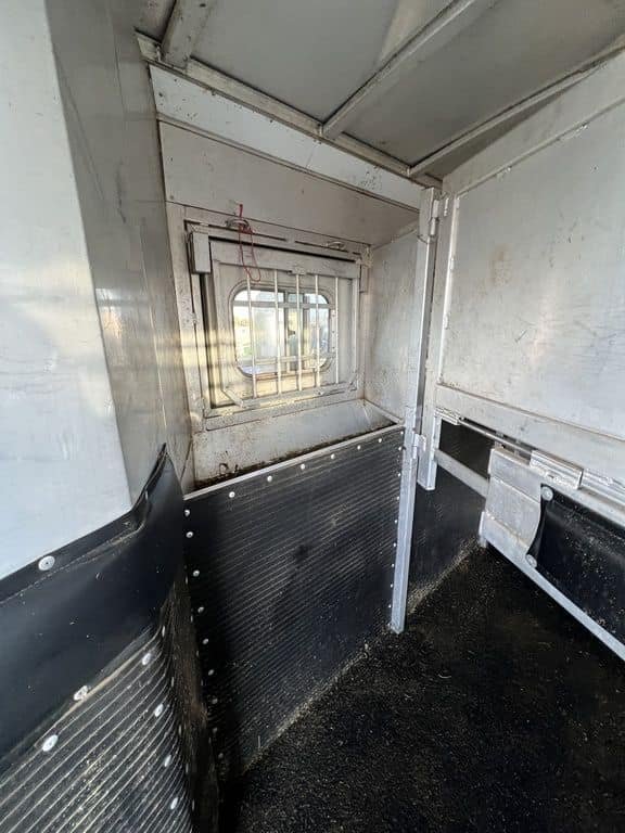 2007 Platinum Coach 8310 LQ 3 Horse - Image 17