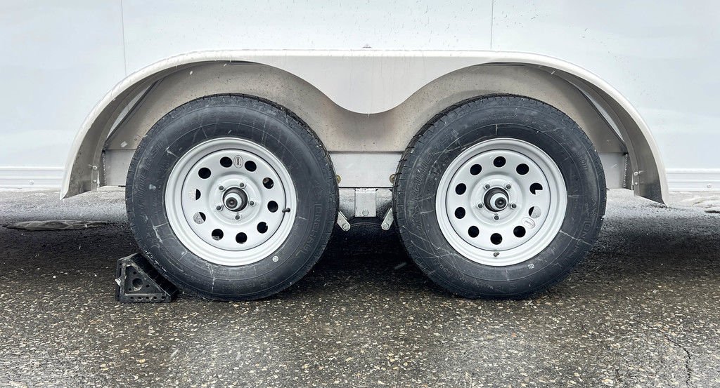 2024 E-Z Hauler 7×24 Aluminum 4-Place Drive In/Out w/Tapered Ramps, Rear Canopy - Image 25