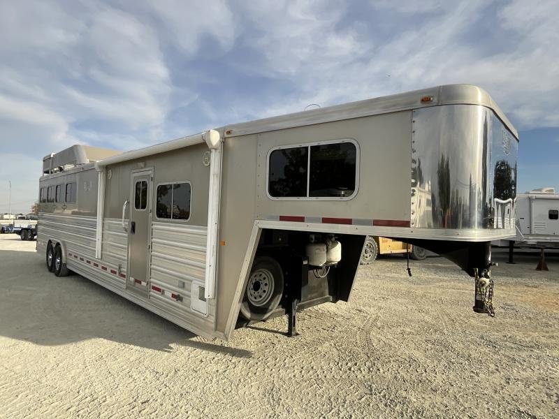 2014 Logan Coach RAZ4GNHDLQ 40' 4 horse Razor GN Horse Trailer**WITH WALK IN CLOSET** - Image 4