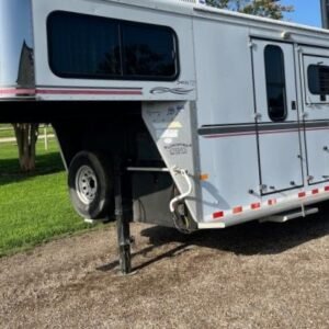 2004-sundowner-3-horse-weekender-horse-trailer